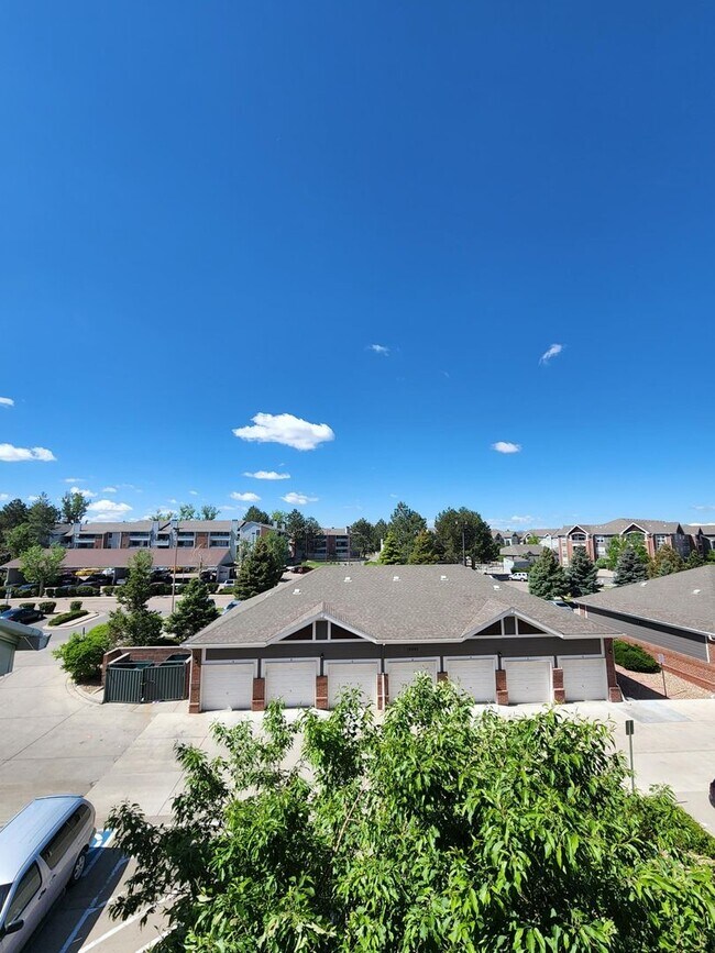 Building Photo - 2 Bed 2 Bath Condo With Balcony!