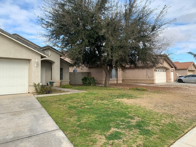 Building Photo - 2902 Tar Springs Ave