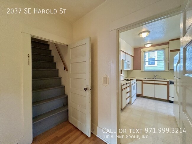 Building Photo - 2037 SE Harold St