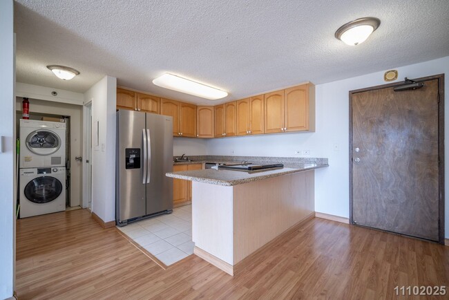 Building Photo - Move-In Ready & Conveniently Located 2BR / 1BA / 1PKG PARKSIDE TOWER – MCCULLY