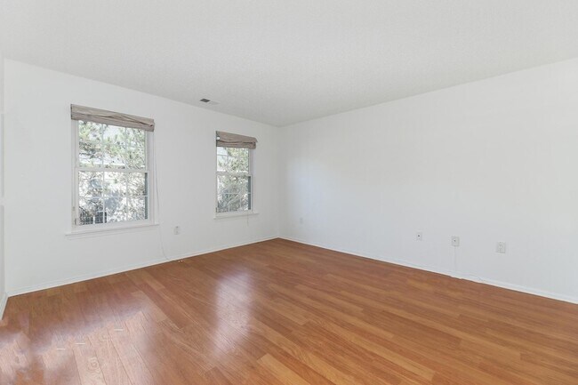 Building Photo - 19 Cottonwood St