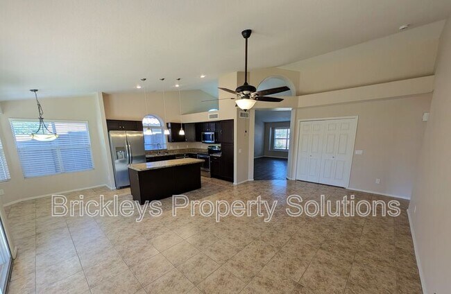 Building Photo - 618 W Tumbleweed Rd