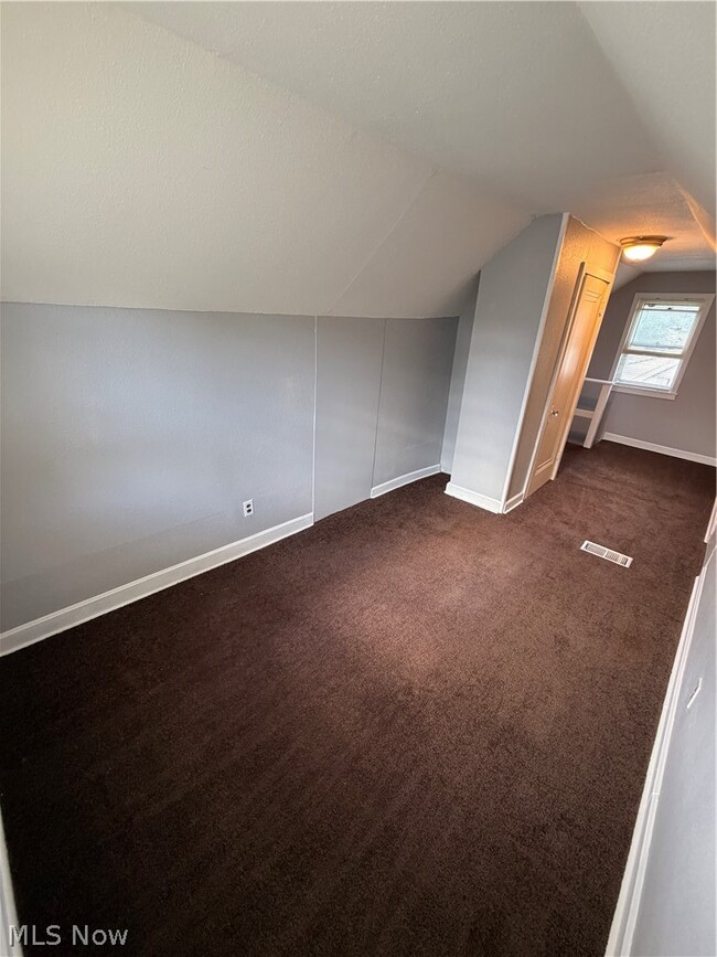 Building Photo - 52 Meadowbrook Ave