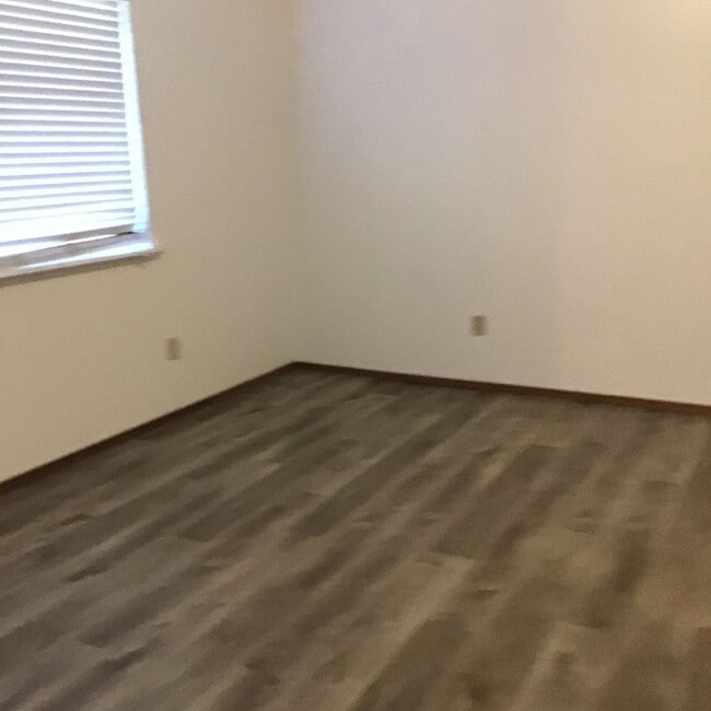 Building Photo - Special $200.00 off of first month's rent 3 Bedroom 2 Bath Home