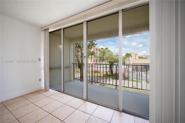 Building Photo - 9220 Fontainebleau Blvd