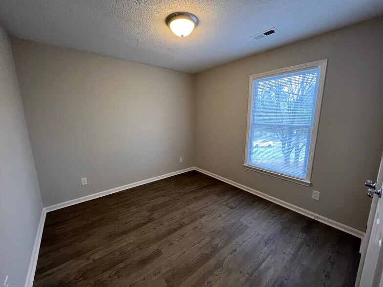 Building Photo - 2909 Spring Garden St