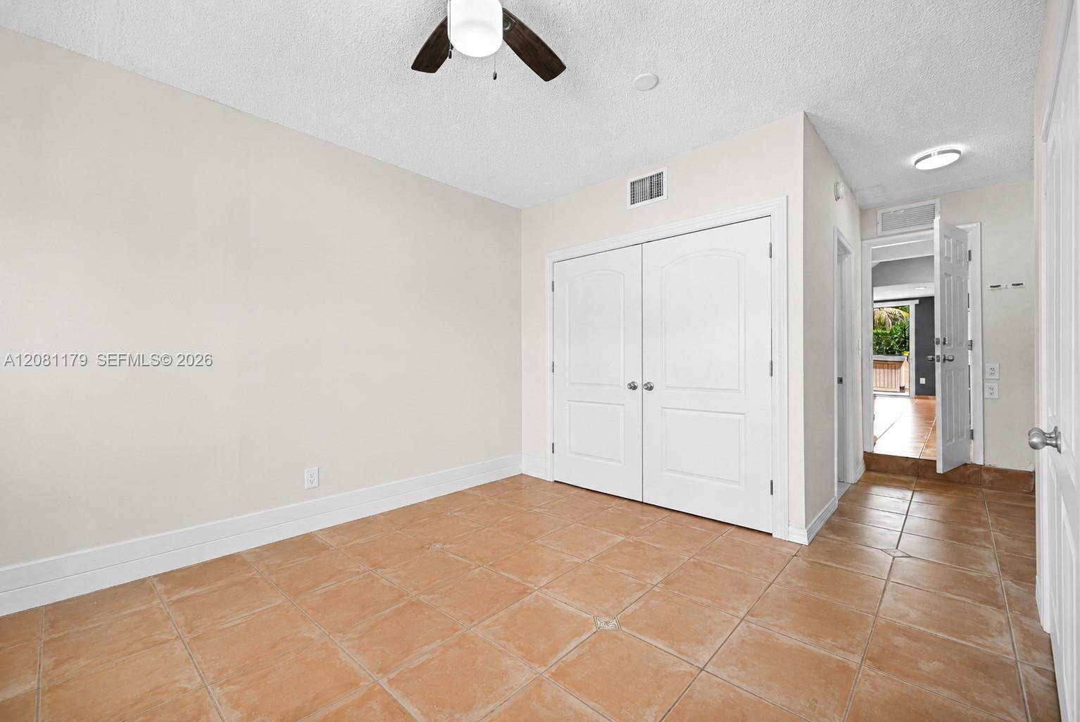 Building Photo - 9133 Fontainebleau Blvd