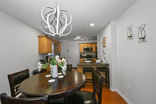 Building Photo - 1464 Gates Cir SE