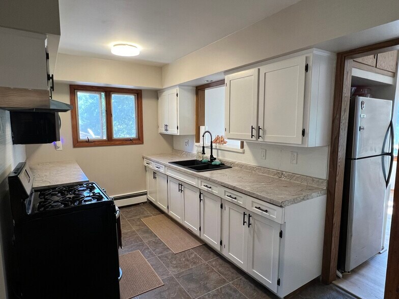 shared kitchen - 4115 Lowry Ave N