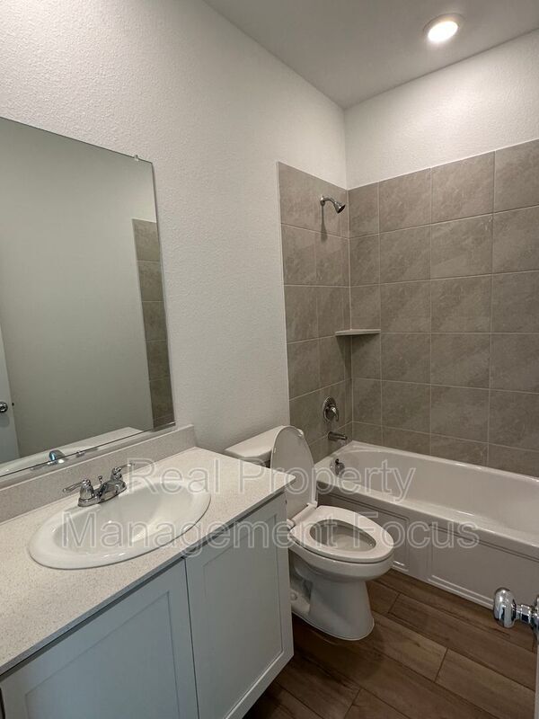 Building Photo - 239 Jenkinson Dr