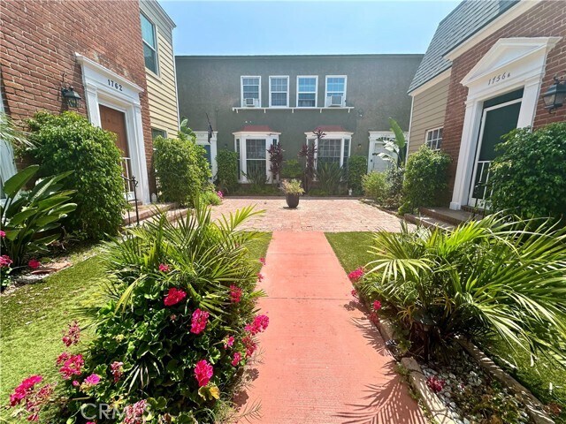 Building Photo - 1760 N Las Palmas Ave