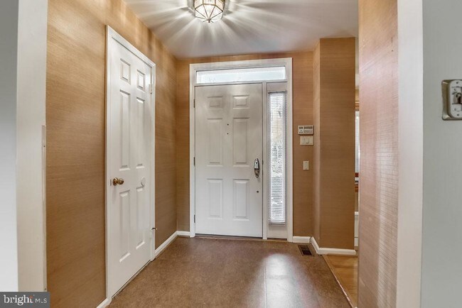 Building Photo - 1809 N Uhle St