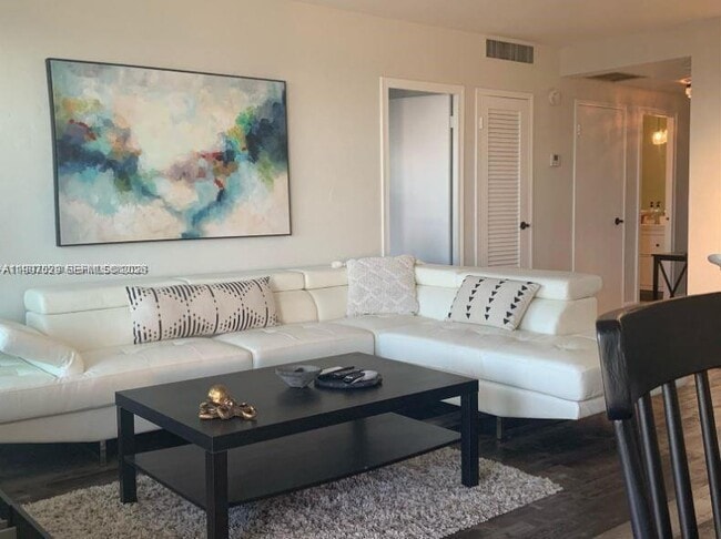 Building Photo - 3111 N Ocean Dr