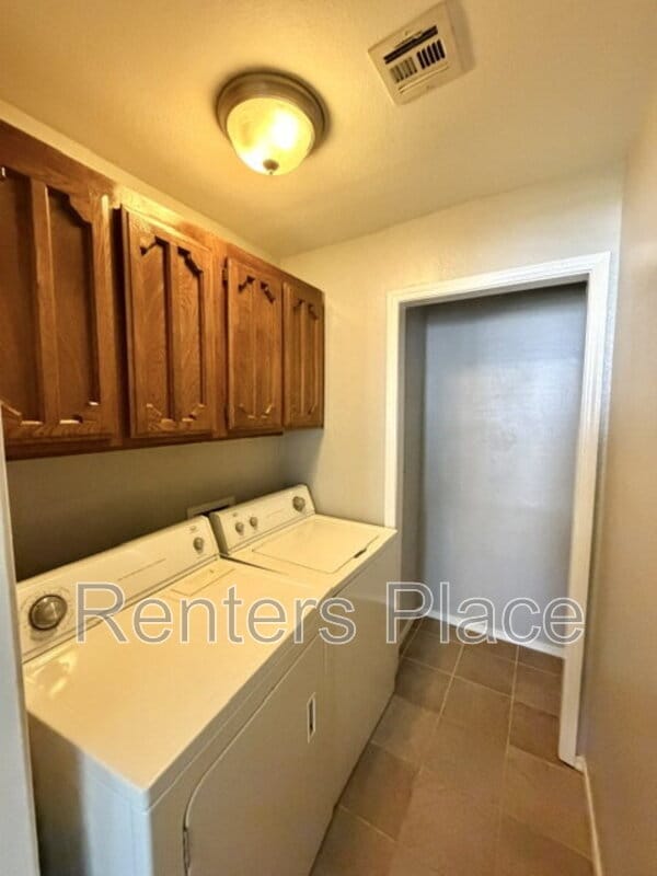 Building Photo - 444 West 147th Pl S