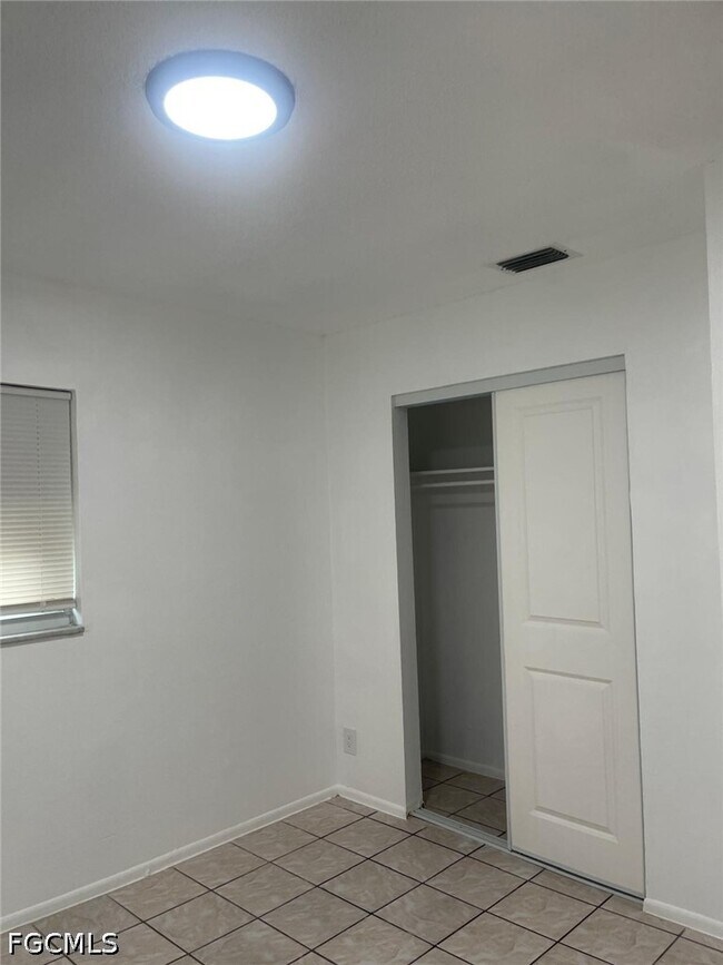 Building Photo - 5413-5427-5427 Third Ave