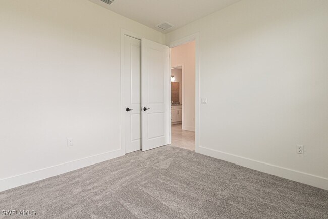 Building Photo - 420 NW 18th Pl