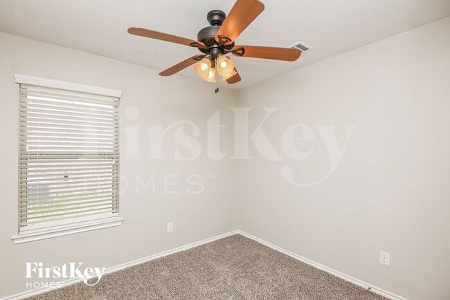 Building Photo - 546 Clearlake Dr