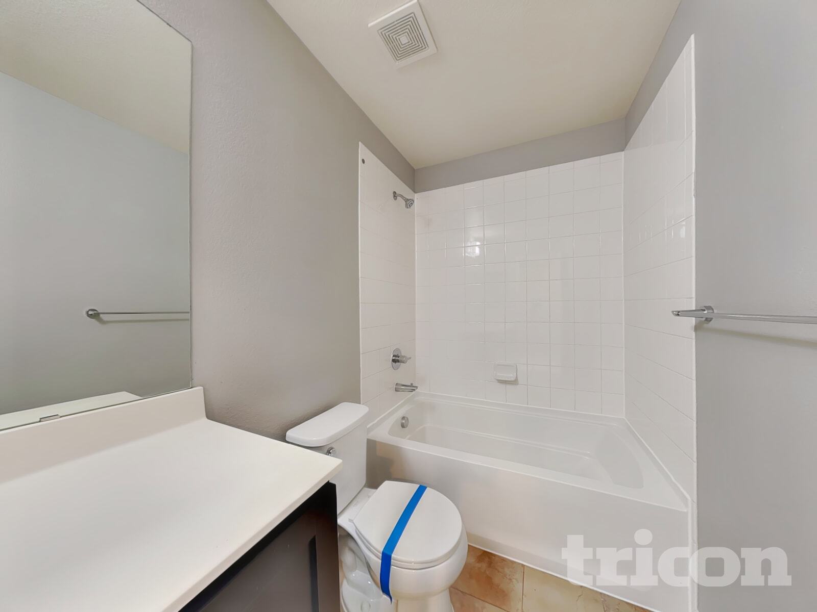 Building Photo - 10239 Southlawn Cir