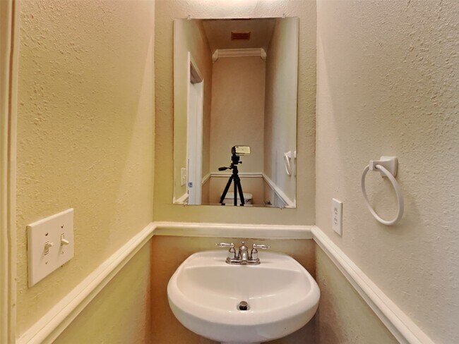 Building Photo - 3203 Farrel Hill St