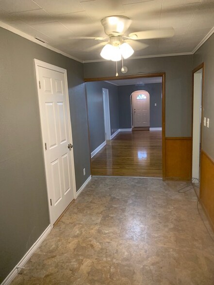 Building Photo - 2026 S Johnstone Ave