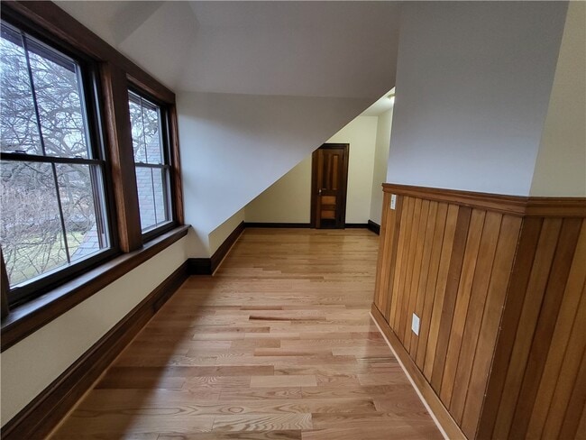 Building Photo - 1063 East Ave