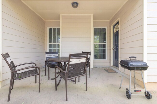 Building Photo - 4235 King Arthur Pl