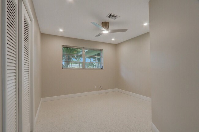 Building Photo - 732 Pelican Way