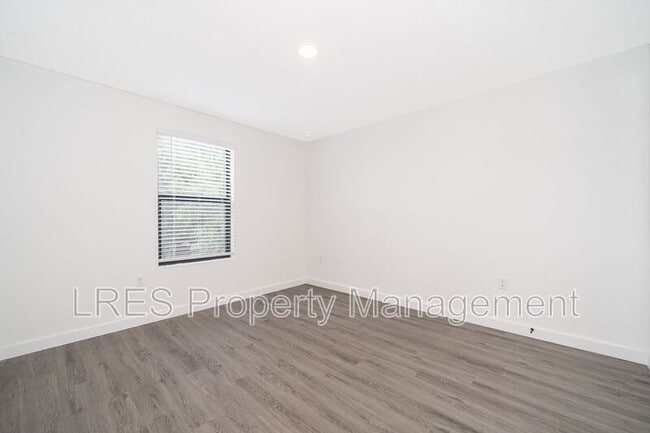 Building Photo - 8773 Zen Dr