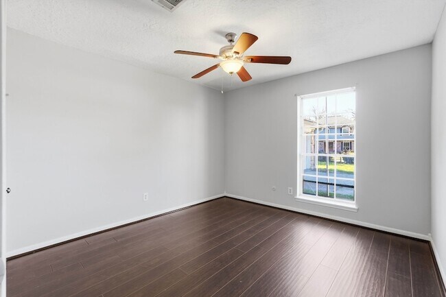 Building Photo - 6807 Falling Waters Dr