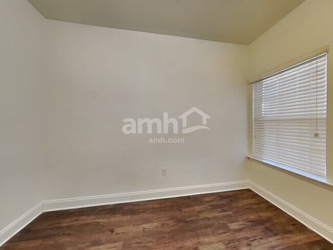 Building Photo - 439 W Rustling Leaves Ln