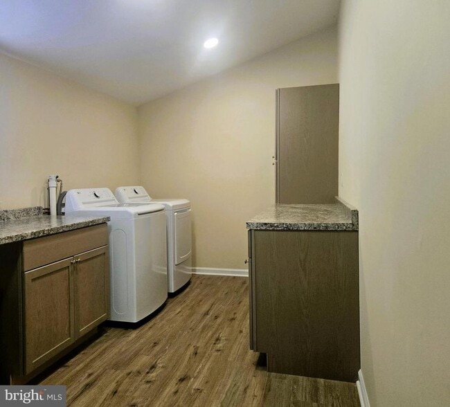 Building Photo - 199 Berger St