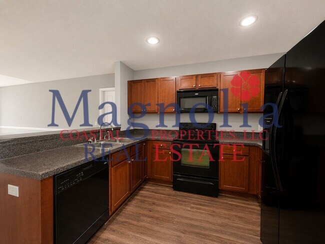 Building Photo - 4 Bedrooms, 2.5 Bathrooms in Live Oak Subdivision