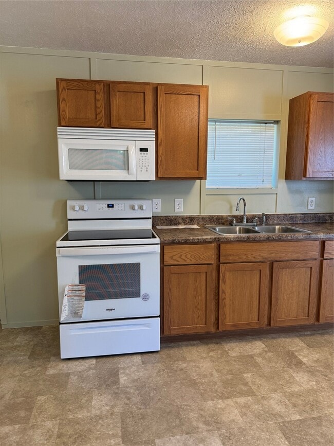 Building Photo - 45 Whippoorwill Ln