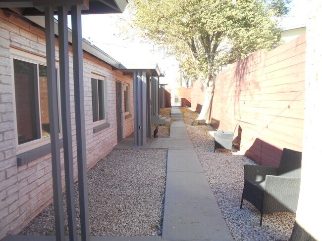 Building Photo - Charming Fully Remodeled Bungalow in Downtown Las Vegas