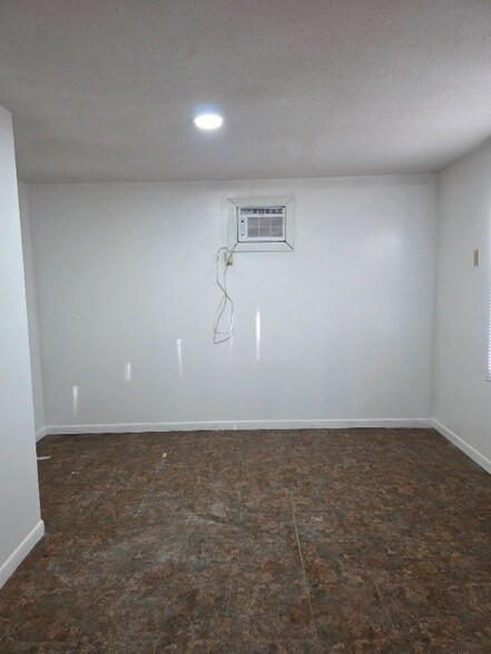 Building Photo - 201 Pine Bend Ct