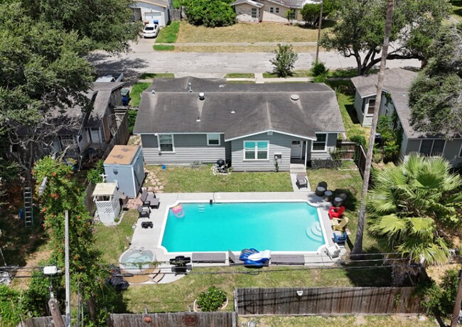 Building Photo - 1325 Ray Dr