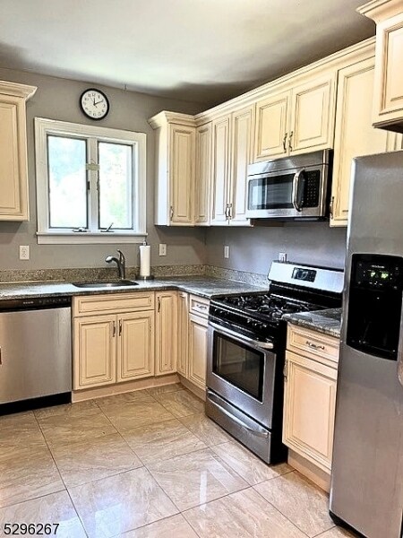 Building Photo - 200 Roseland Ave