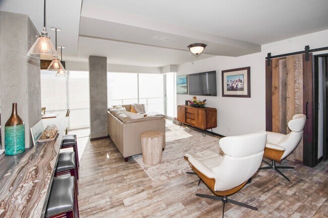 Building Photo - 1810 Avenida Del Mundo