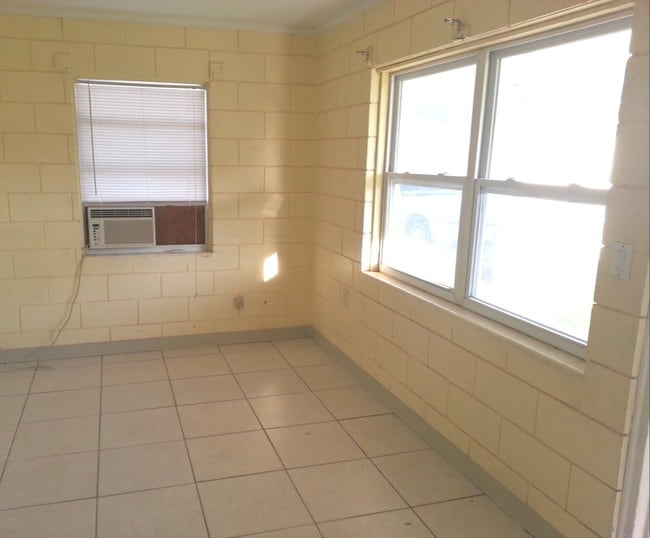  - 1215 Hartman Rd
