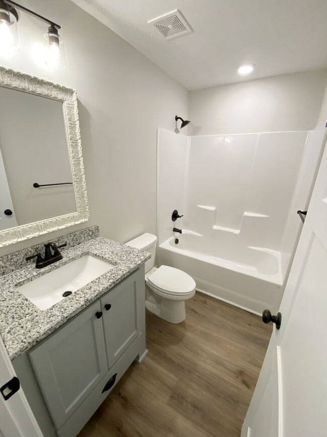 Building Photo - Elegant & Spacious 3BD/2BA Home in Hahira ...