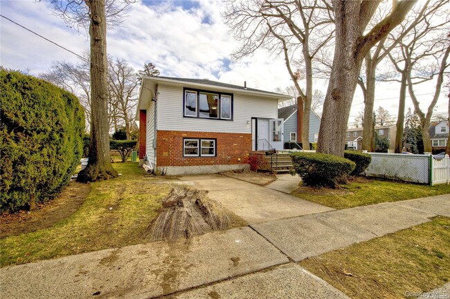 Building Photo - 207 Catherine Ave