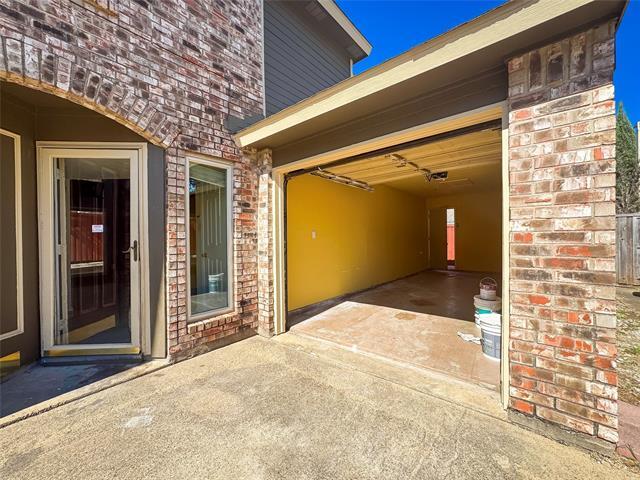 Building Photo - 3411 Briaroaks Dr