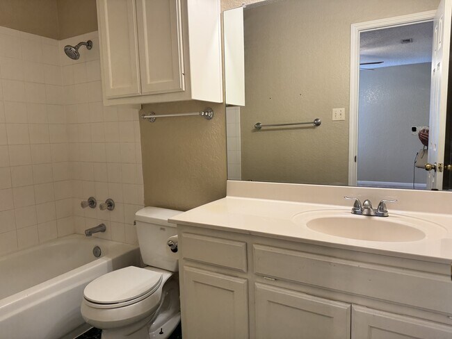 Building Photo - 2141 Redwing Way