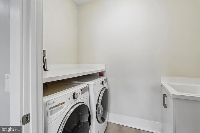 Building Photo - 5342 Merriam St