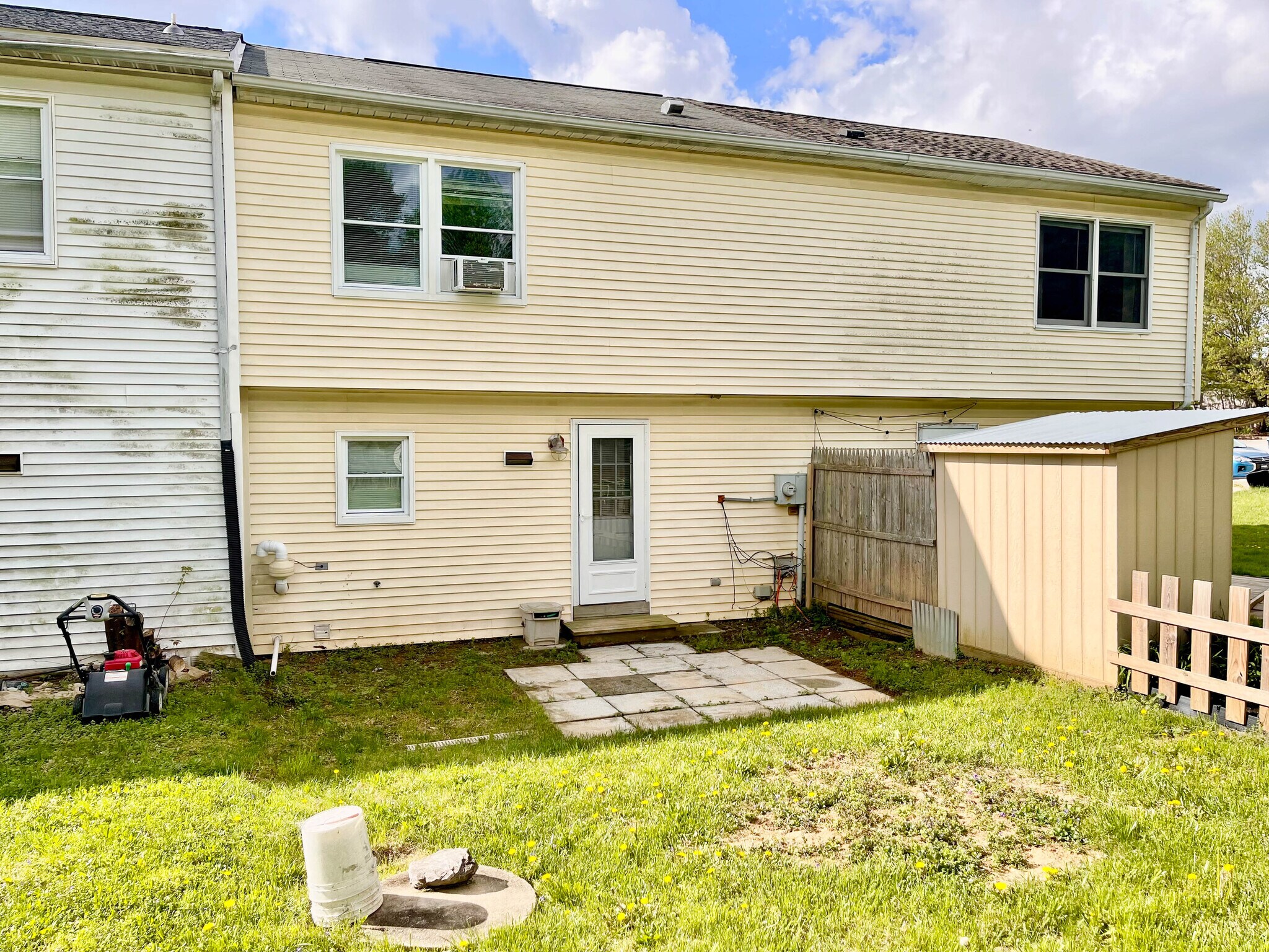 Building Photo - 25 Camelot Ct