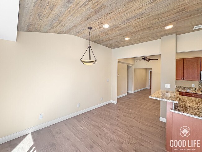 Building Photo - Newly remodeled 4bed/2bath home w/upgrades!