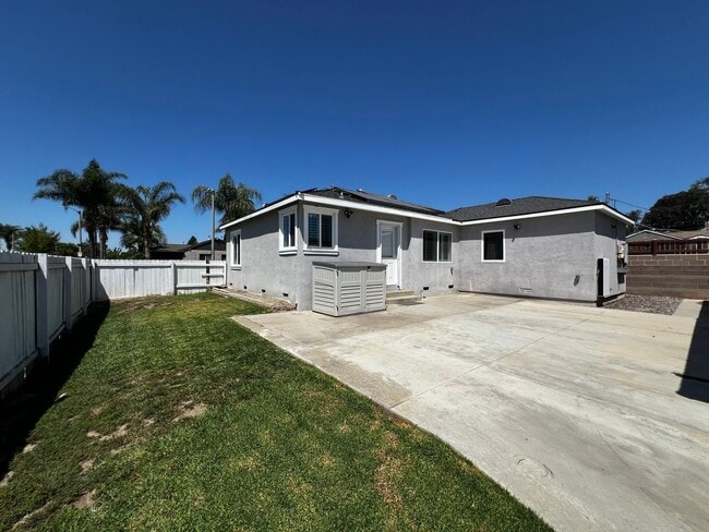 Building Photo - 3 Bed 2 Bath Home For Rent in an Excellent...