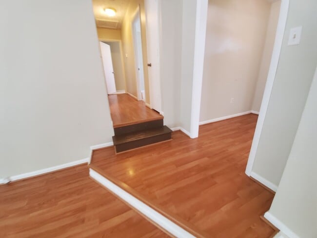 Building Photo - 6400 Hollyhock Ct
