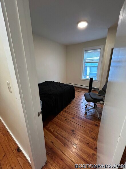 Building Photo - 66 Pleasant St