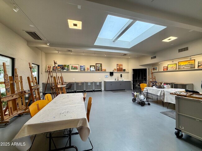 Building Photo - 7930 E Camelback Rd